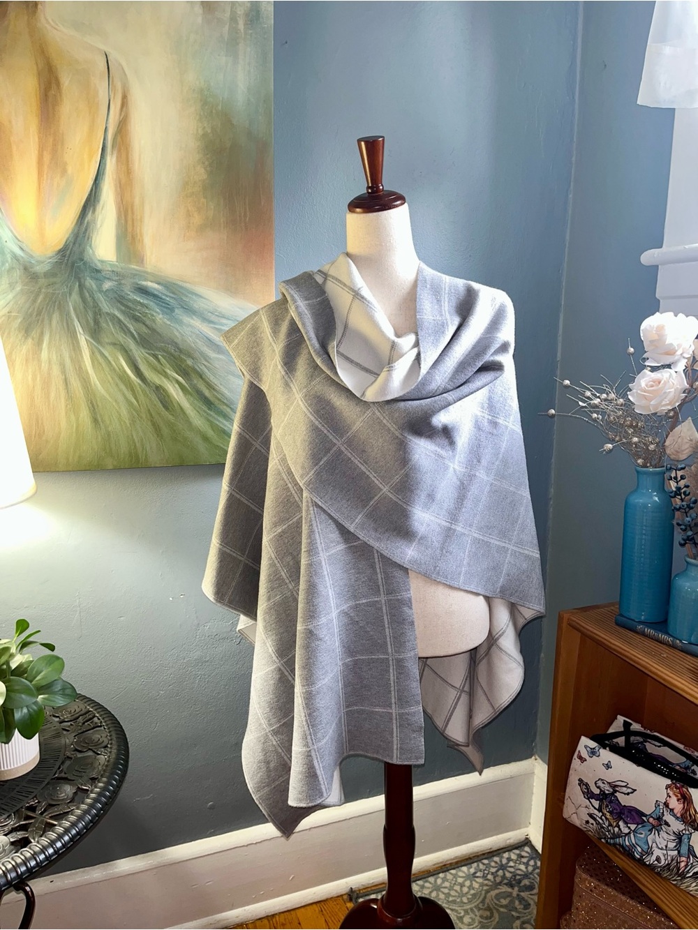 New with tags, really pretty Tahari OSFA cape. Grey and white.